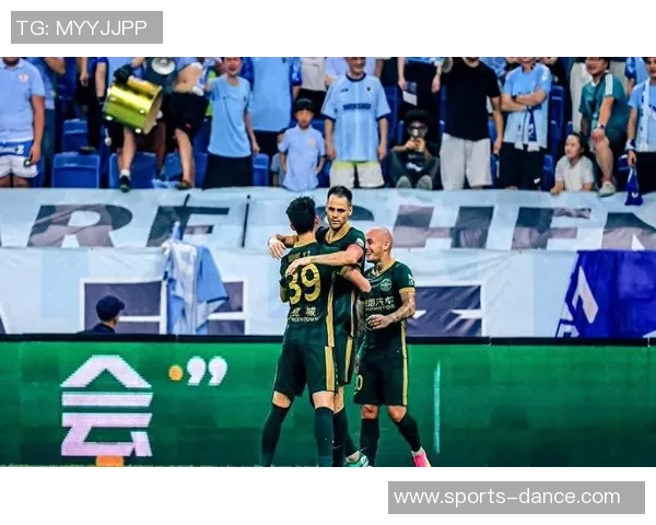 中超联赛：多特蒙德逆转拜仁上演惊天大逆转全场沸腾